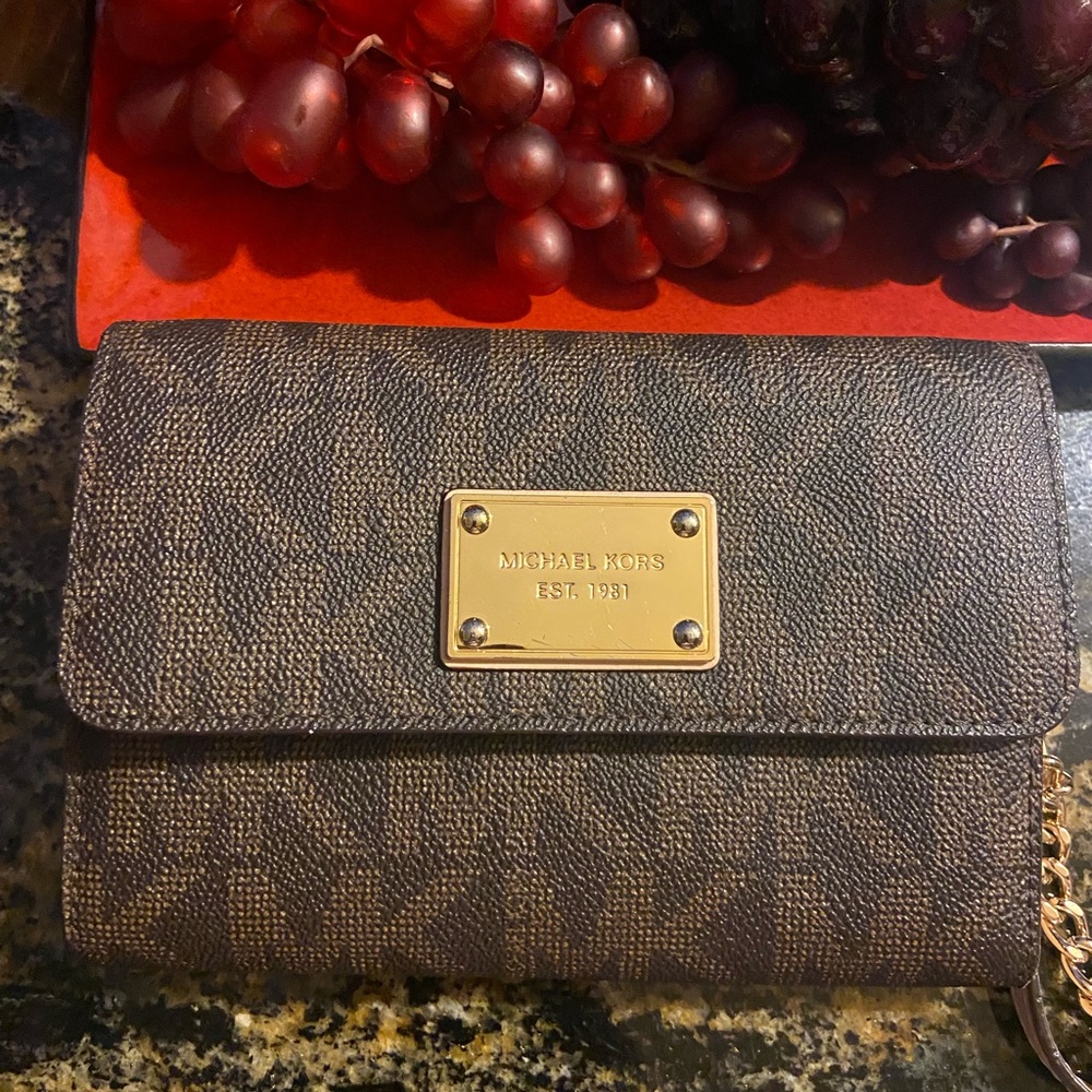 Used Michael Kors Wallet/Crossbody